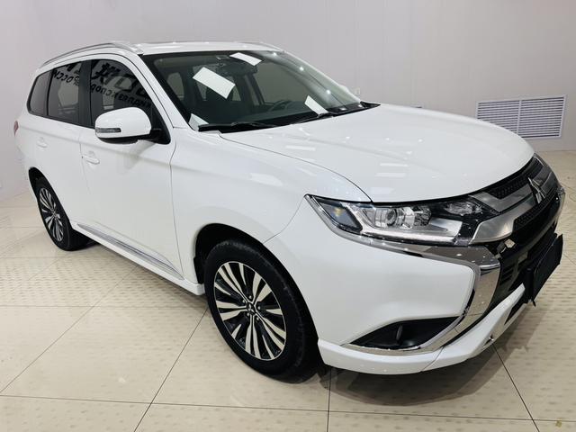 Mitsubishi Outlander 2021, фото 3