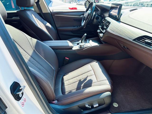 BMW 5 2022, фото 16