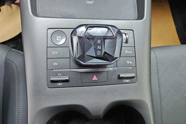 BYD Qin PLUS 2025, фото 16