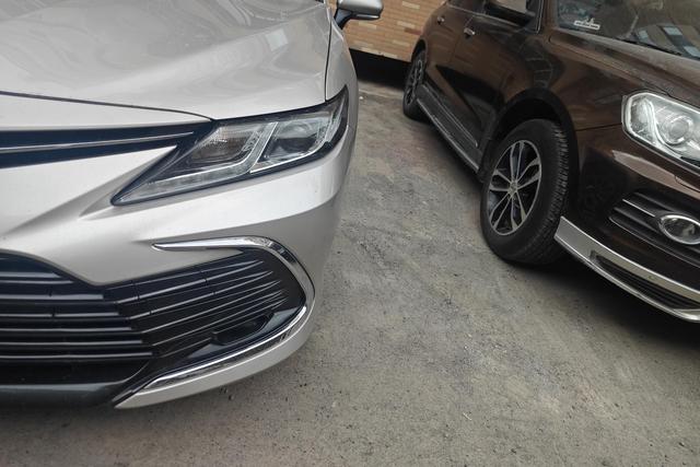 Toyota Camry 2023, фото 2