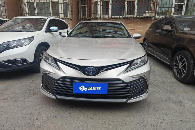 Toyota Camry 2023, фото 3