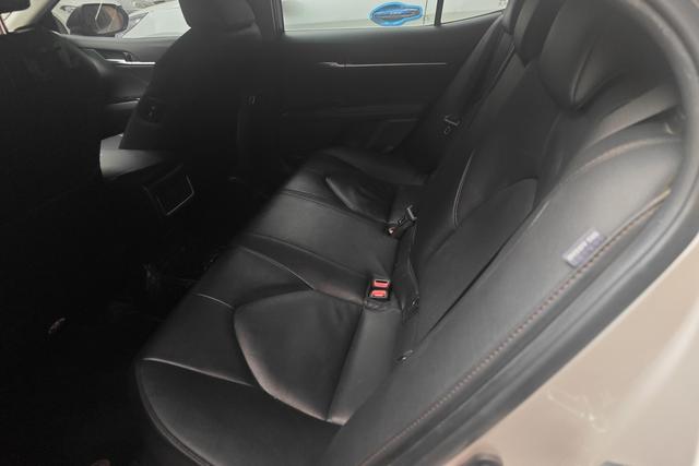 Toyota Camry 2023, фото 13