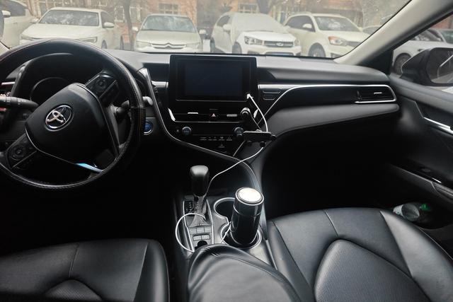 Toyota Camry 2023, фото 14