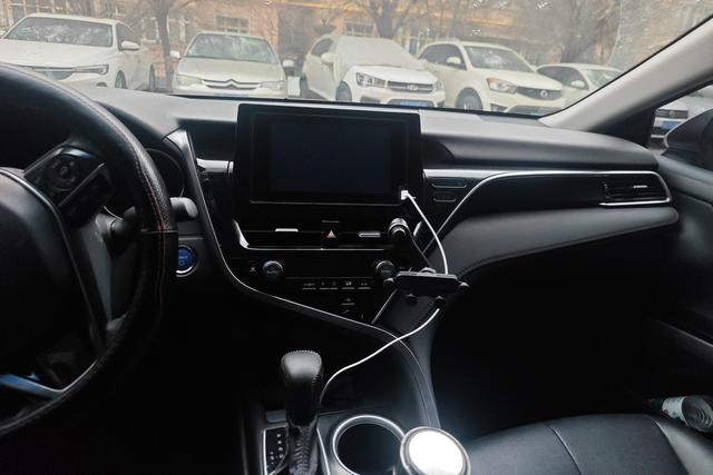 Toyota Camry 2023, фото 15