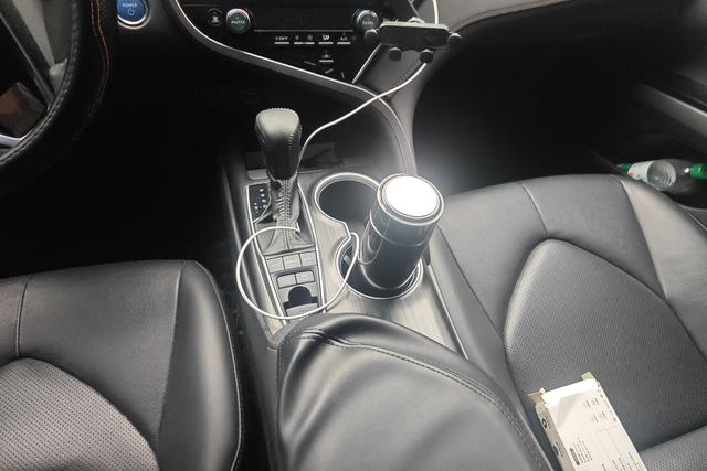 Toyota Camry 2023, фото 16