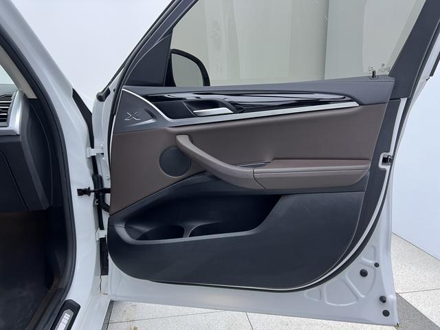 BMW X3 2022, фото 23
