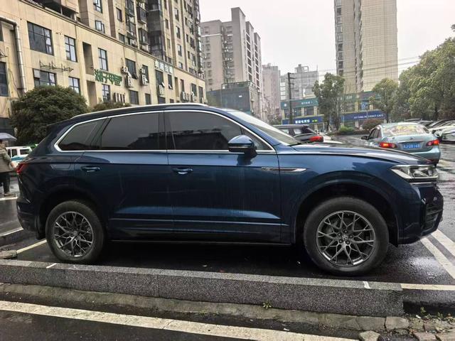 Volkswagen Touareg 2022, фото 3