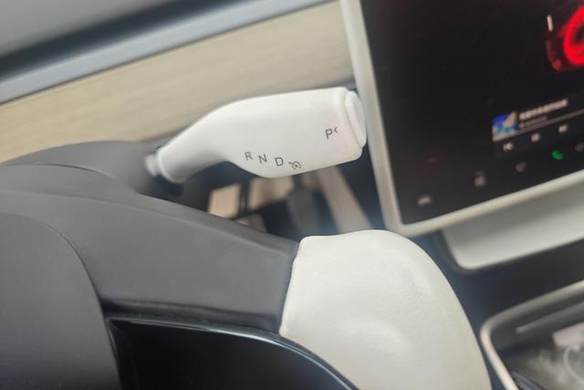 Tesla Model Y 2022, фото 16