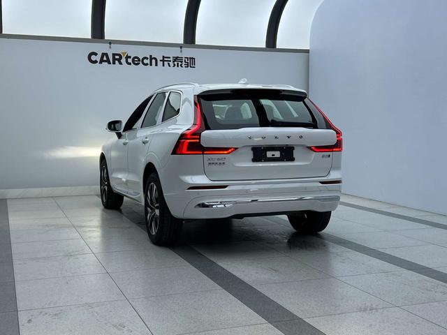 Volvo XC60 2026, фото 2
