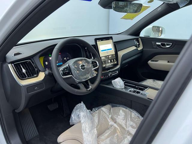 Volvo XC60 2026, фото 9