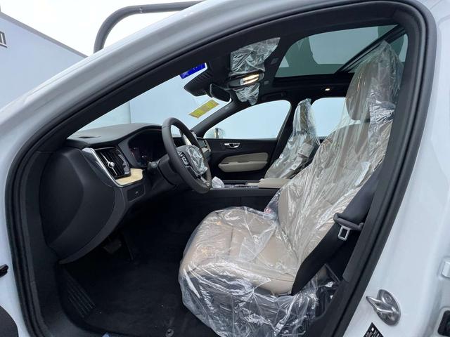 Volvo XC60 2026, фото 11