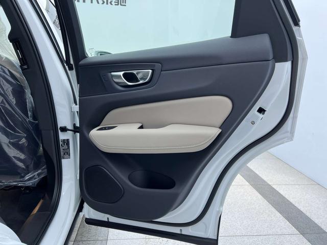 Volvo XC60 2026, фото 16