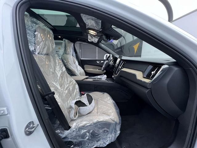 Volvo XC60 2026, фото 17
