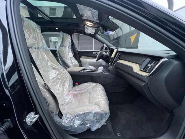 Volvo XC60 2026, фото 16