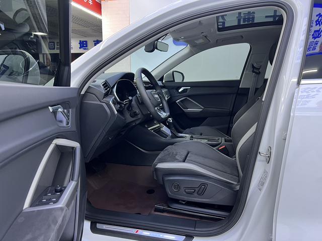 Audi Q3 2023, фото 11