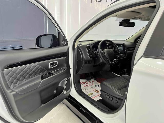 Mitsubishi Outlander 2021, фото 7