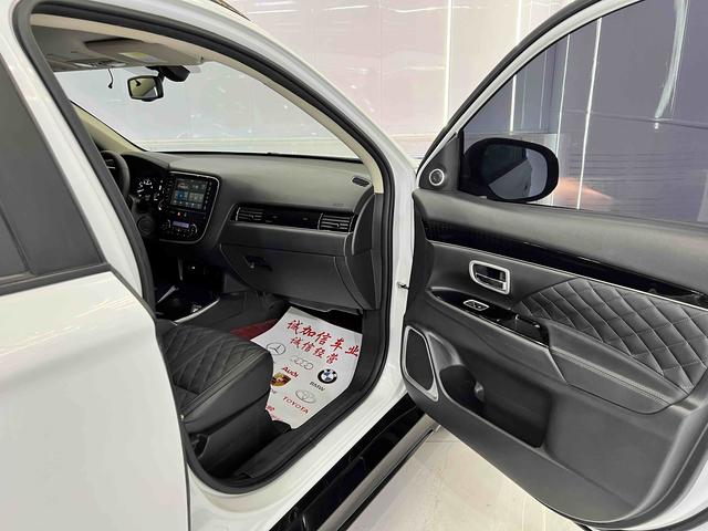 Mitsubishi Outlander 2021, фото 11