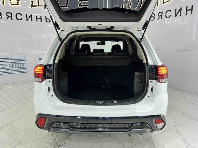 Mitsubishi Outlander 2021, фото 12