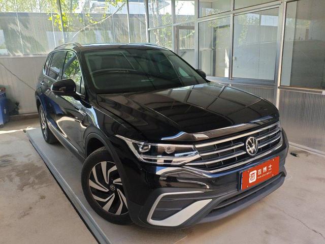 Volkswagen Tiguan 2023, фото 2