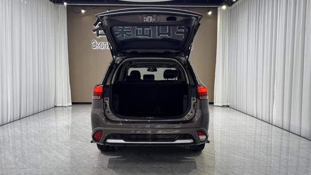 Mitsubishi Outlander 2021, фото 8