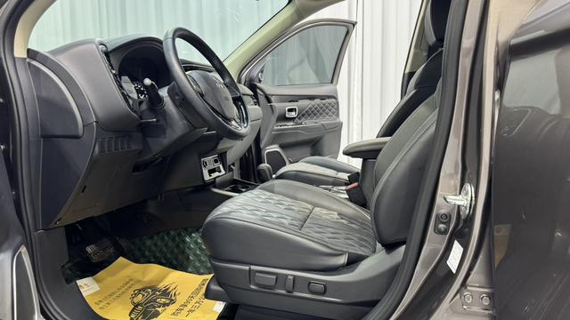 Mitsubishi Outlander 2021, фото 9