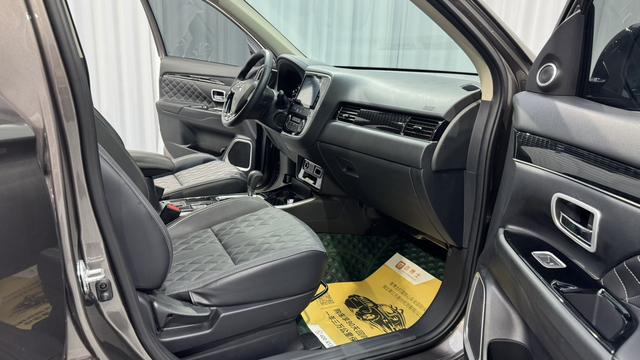 Mitsubishi Outlander 2021, фото 12