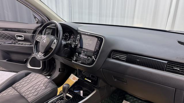 Mitsubishi Outlander 2021, фото 13