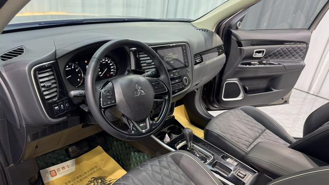 Mitsubishi Outlander 2021, фото 14