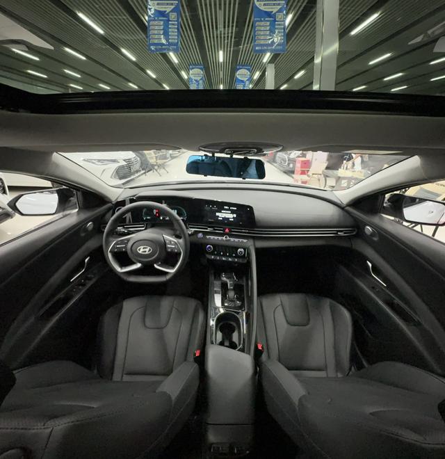 Hyundai Elantra 2023, фото 16