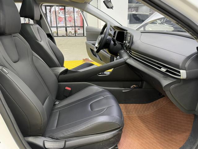 Hyundai Elantra 2022, фото 17