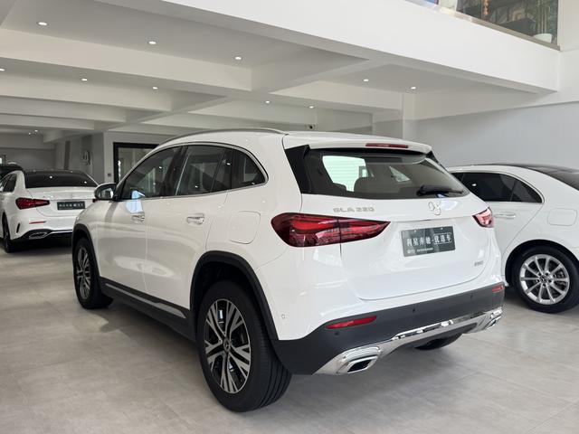 Mercedes-Benz GLA 2024, фото 6