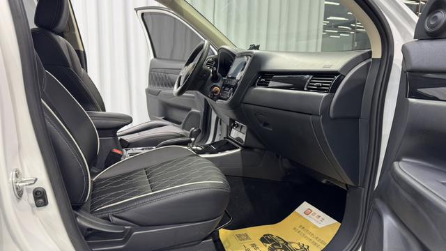 Mitsubishi Outlander 2021, фото 14