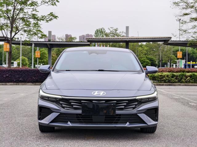 Hyundai Elantra 2023, фото 2