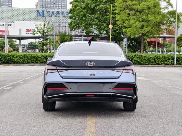 Hyundai Elantra 2023, фото 5