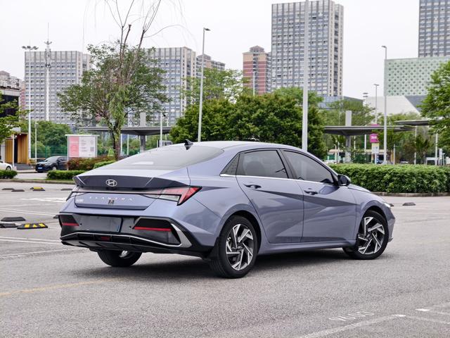 Hyundai Elantra 2023, фото 6