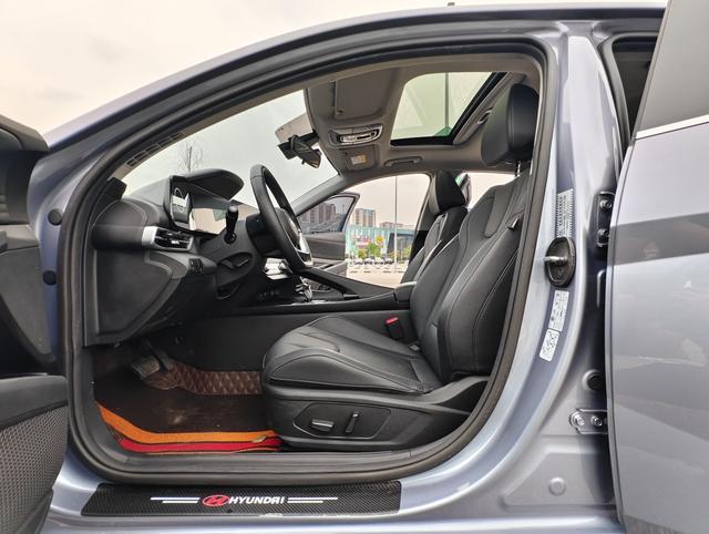 Hyundai Elantra 2023, фото 8
