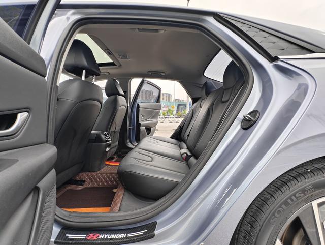 Hyundai Elantra 2023, фото 9
