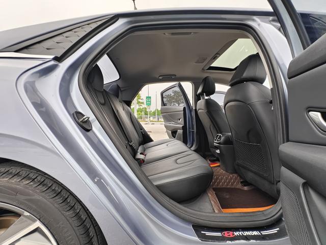 Hyundai Elantra 2023, фото 10