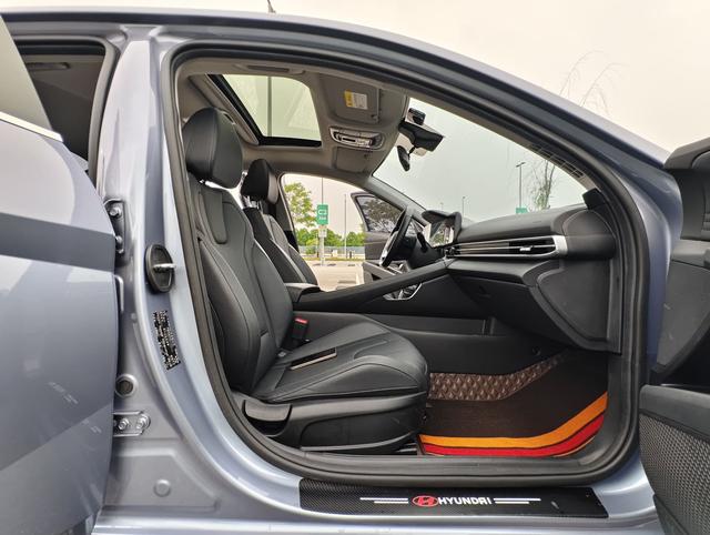 Hyundai Elantra 2023, фото 11