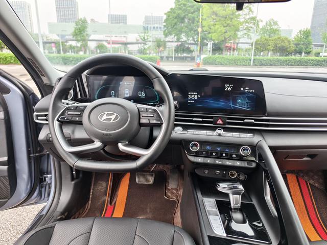 Hyundai Elantra 2023, фото 13