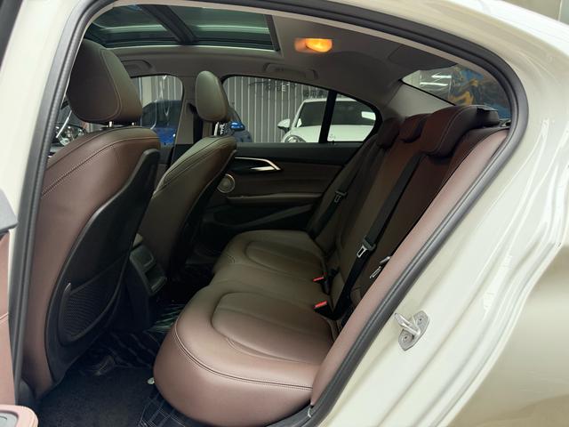 BMW 1 Series 2021, фото 16