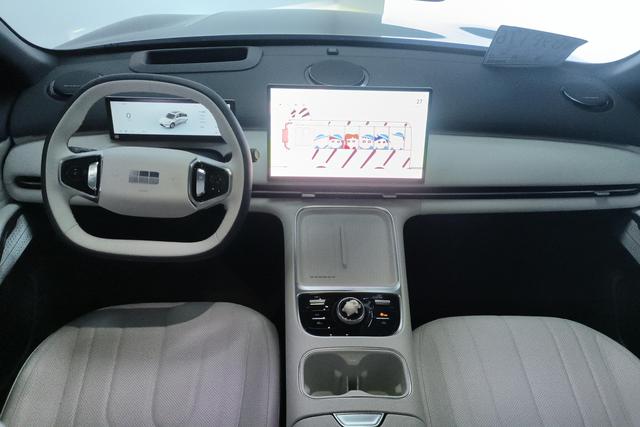 Geely Galaxy Starship 7 EM-i 2025, фото 14