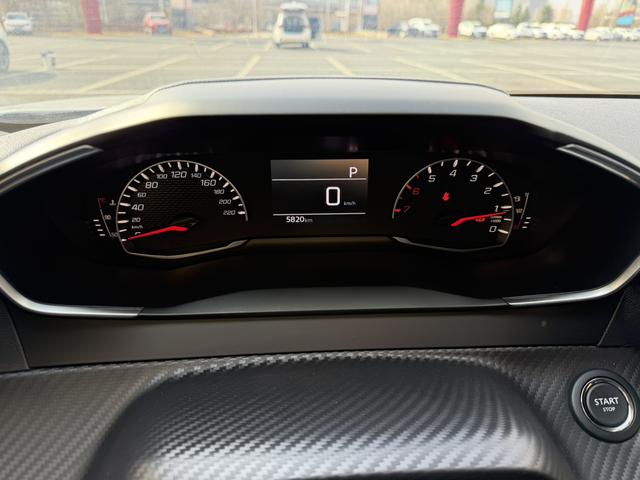 Peugeot 2008 2022, фото 15