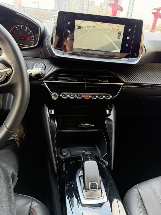 Peugeot 2008 2022, фото 16