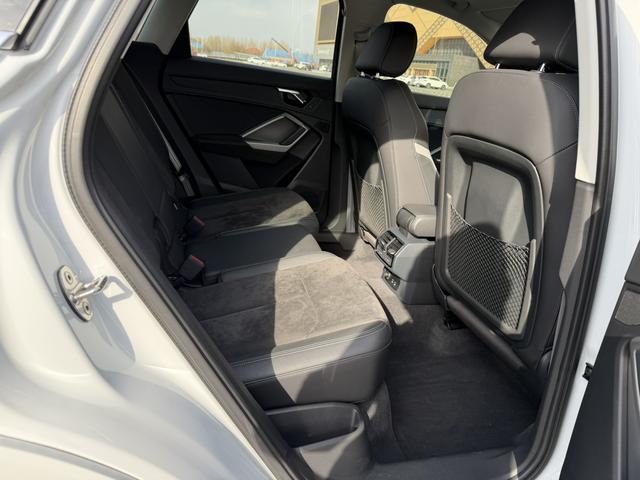 Audi Q3 2022, фото 16