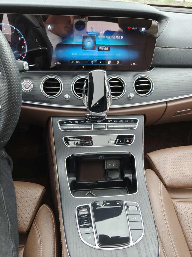 Mercedes-Benz E-Class 2022, фото 16