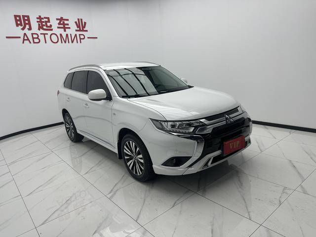 Mitsubishi Outlander 2021, фото 3