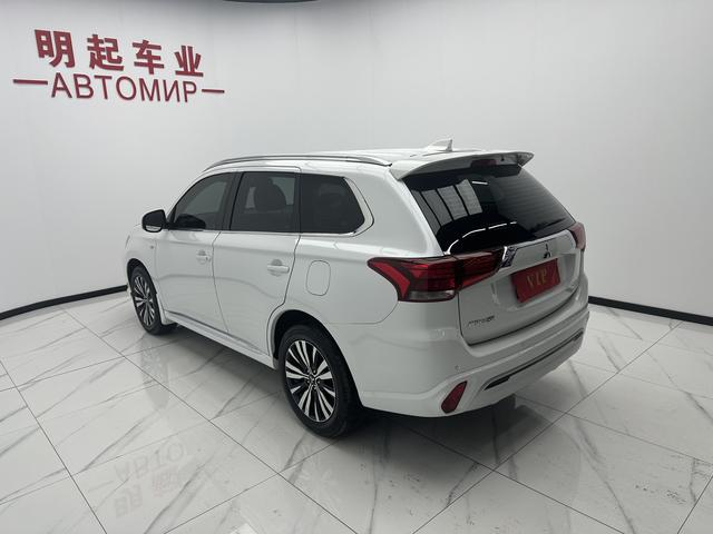 Mitsubishi Outlander 2021, фото 8