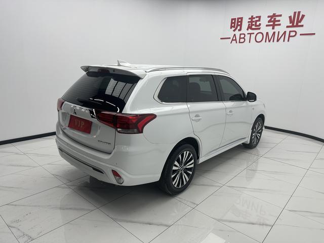 Mitsubishi Outlander 2021, фото 9