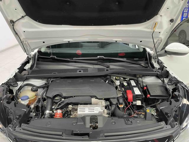 Peugeot 2008 2022, фото 15